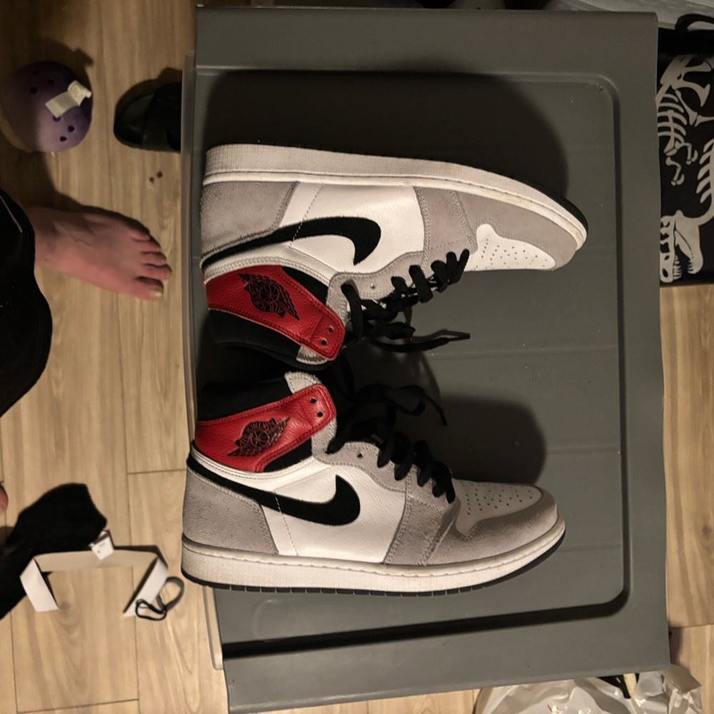Nike White and Black Sneakers with Red Accents - Picture 2 of 4